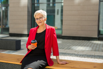 coupes pour personnes âgées