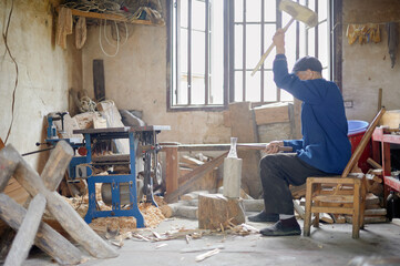 travailler avec un menuisie