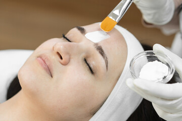 esthéticienne en institut