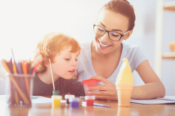 demande croissante d'assistants maternels