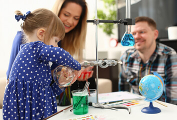 rôle essentiel des assistantes maternelles