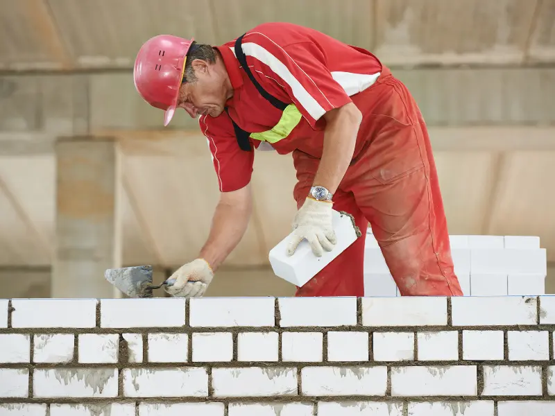 Métier maçon : construire les murs qui nous abritent