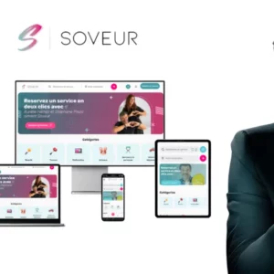 Stéphane Plaza souriant devant l’interface de Soveur affichée sur différents appareils – le nouveau projet Soveur Stéphane Plaza.